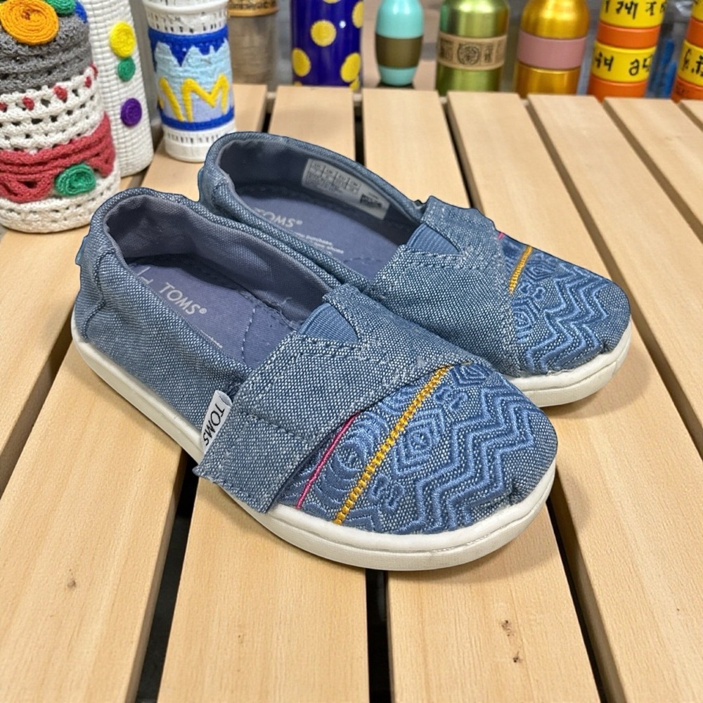 TOMS Kids Blue Denim Geometric Slip-On Shoes 7 | Boho Indie Toddler Flats